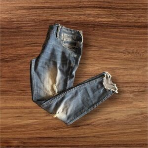 Amethyst brand distressed skinny jeans. These jeans are light wash denim